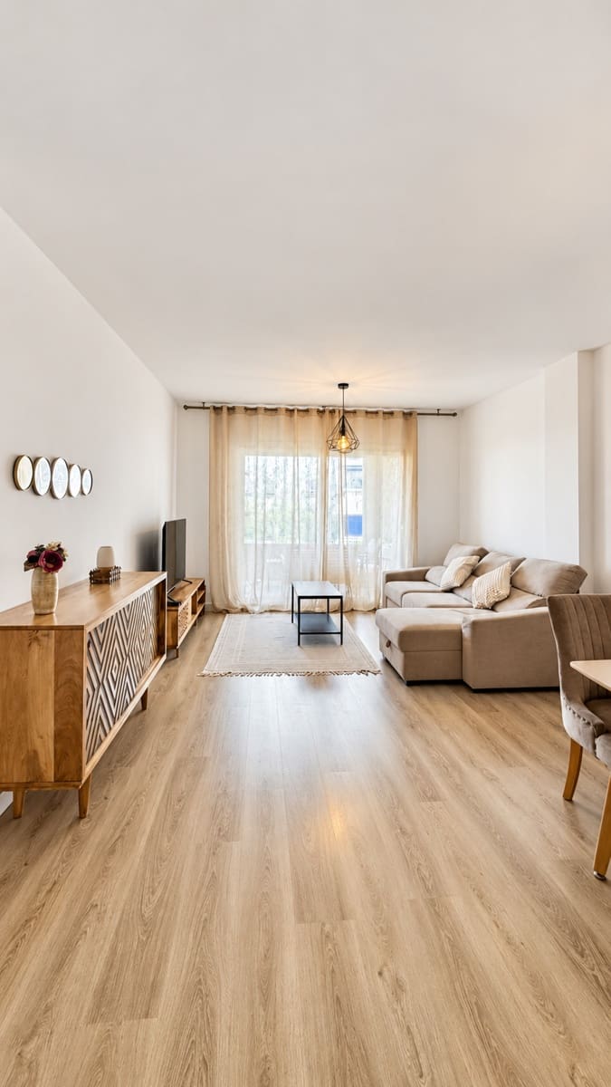 2 soverom Penthouse til leie i Marbella med svømmebasseng garasje - € 2 500 (Ref: 9490964)