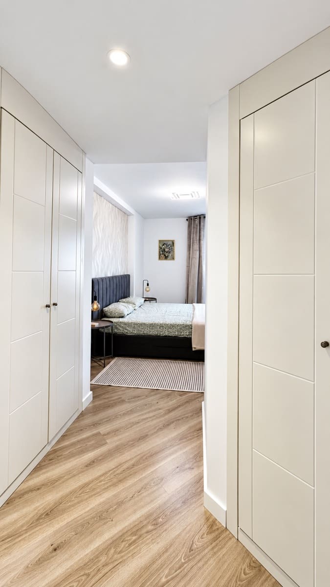 2 soverom Penthouse til leie i Marbella med svømmebasseng garasje - € 2 500 (Ref: 9490964)