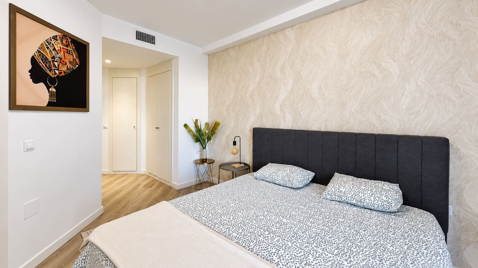 2 soverom Penthouse til leie i Marbella med svømmebasseng garasje - € 2 500 (Ref: 9490964)