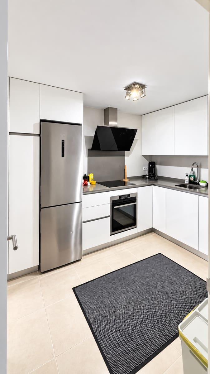 2 soverom Penthouse til leie i Marbella med svømmebasseng garasje - € 2 500 (Ref: 9490964)