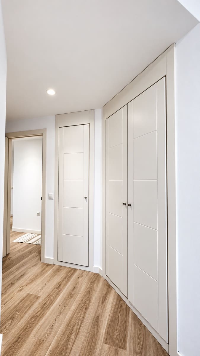 2 soverom Penthouse til leie i Marbella med svømmebasseng garasje - € 2 500 (Ref: 9490964)