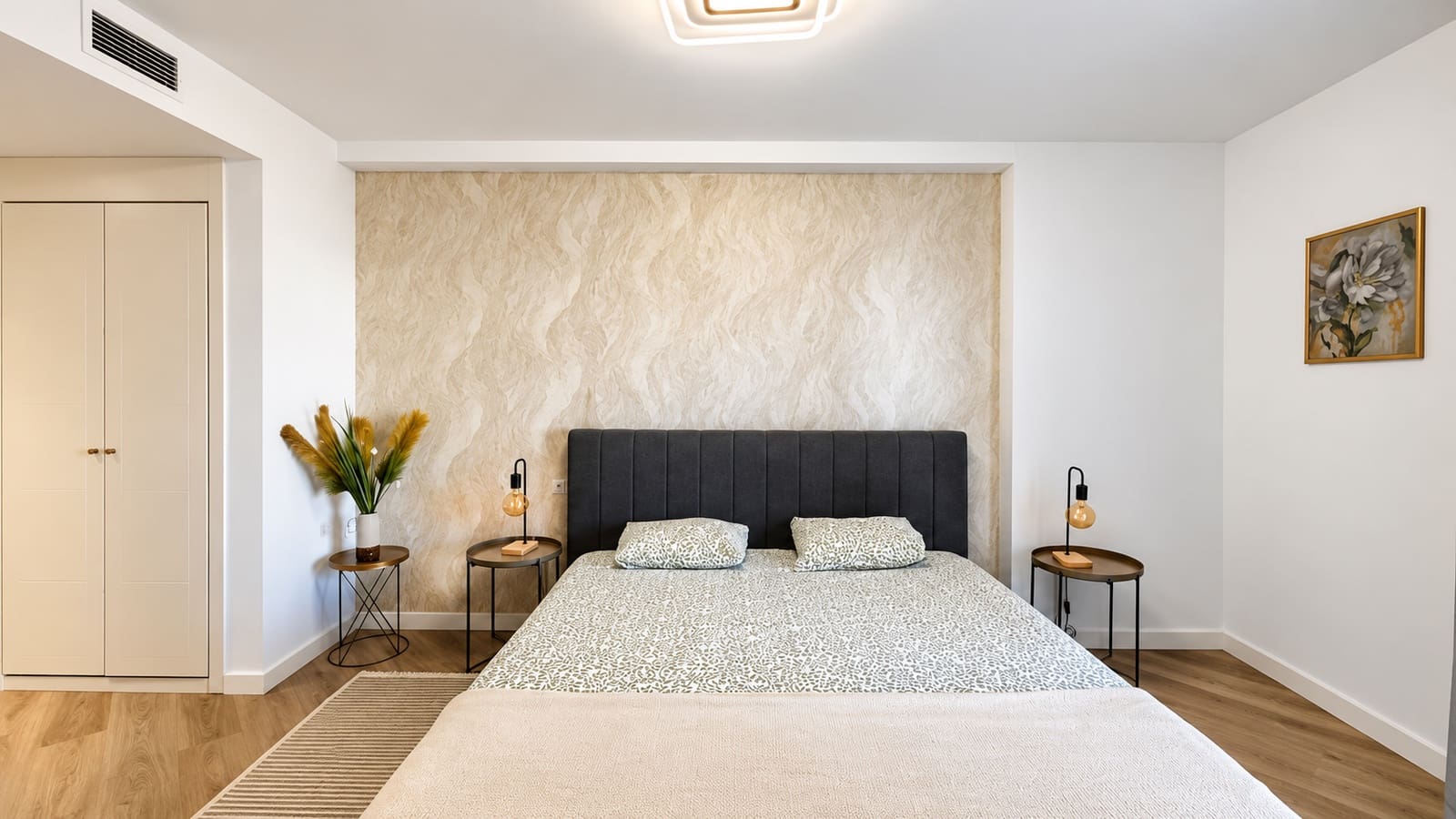 2 soverom Penthouse til leie i Marbella med svømmebasseng garasje - € 2 500 (Ref: 9490964)
