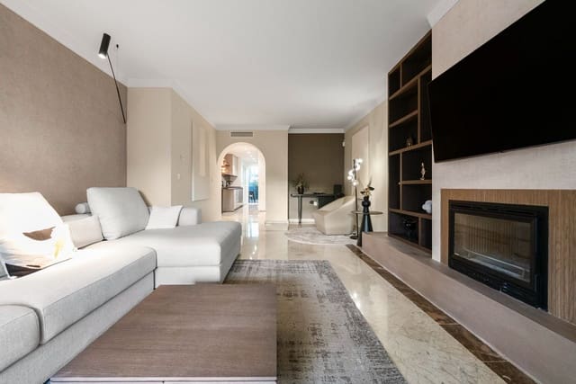 3 bedroom Apartment for sale in Lomas De Marbella, Marbella with pool garage - € 1,590,000 (Ref: 9490965)