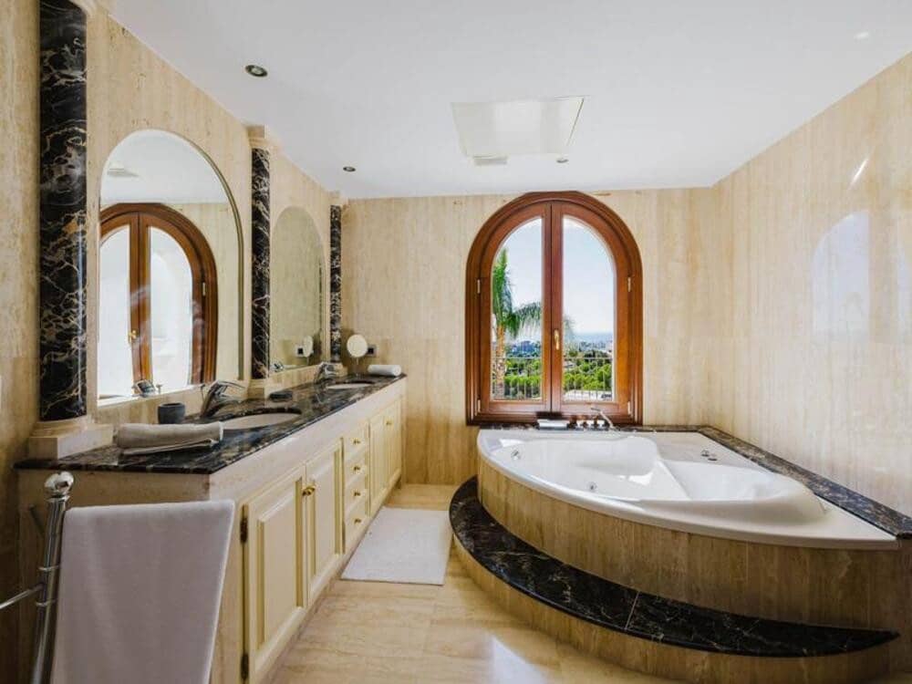 5 quarto Moradia para arrendar em Los Flamingos com piscina garagem - 11 000 € (Ref: 9490966)