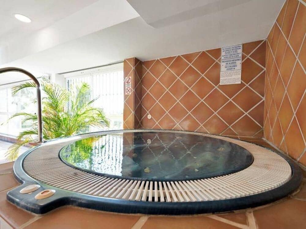 3 makuuhuone Huoneisto vuokrattavana paikassa Estepona mukana uima-altaan 
autotalli - 3 000 € (Ref: 9490967)