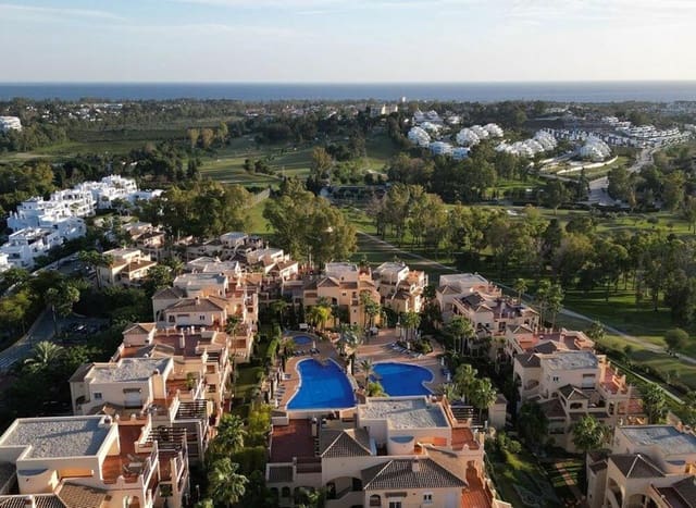 3 soveværelse Lejlighed til leje i La Alquería, Estepona med swimmingpool garage - € 3.000 (Ref: 9490967)