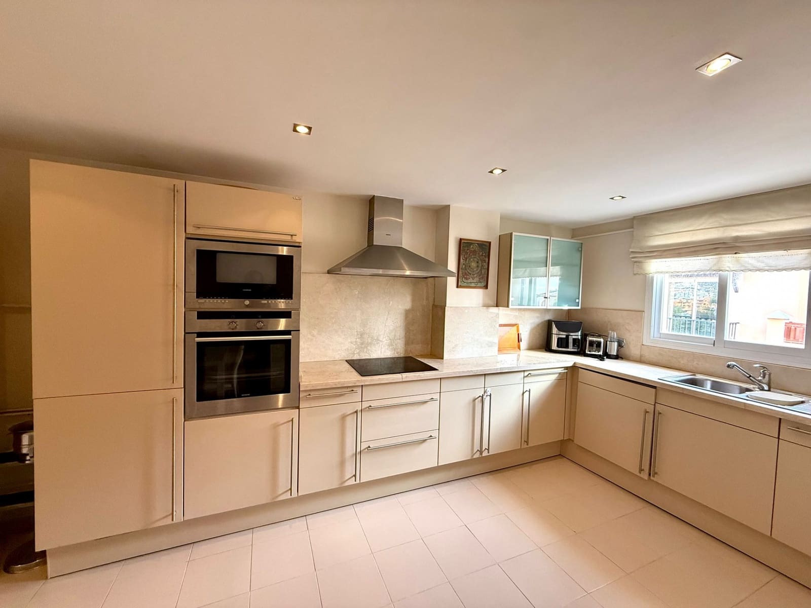 3 makuuhuone Huoneisto vuokrattavana paikassa Estepona mukana uima-altaan 
autotalli - 3 000 € (Ref: 9490967)