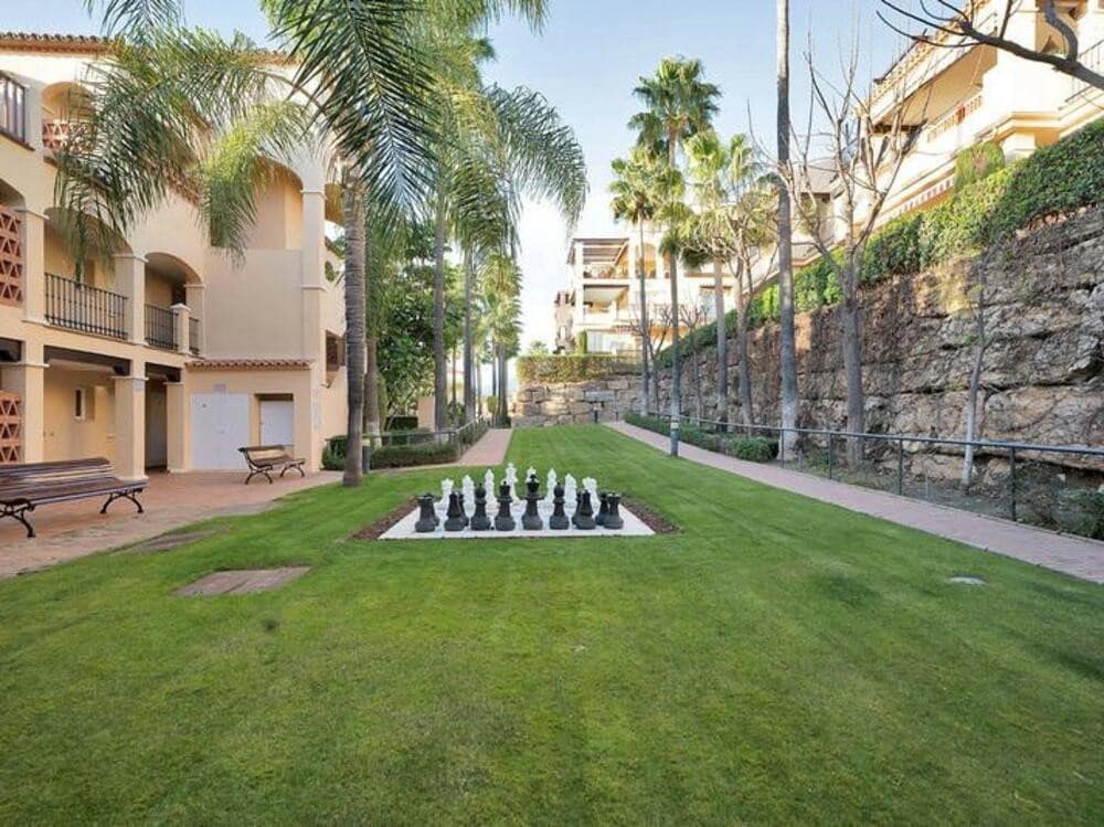 3 slaapkamer Appartement te huur in Estepona met zwembad garage - € 3.000 (Ref: 9490967)