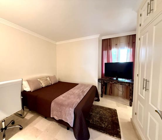 3 soverom Leilighet til leie i La Alquería, Estepona med svømmebasseng garasje - € 3 000 (Ref: 9490967)