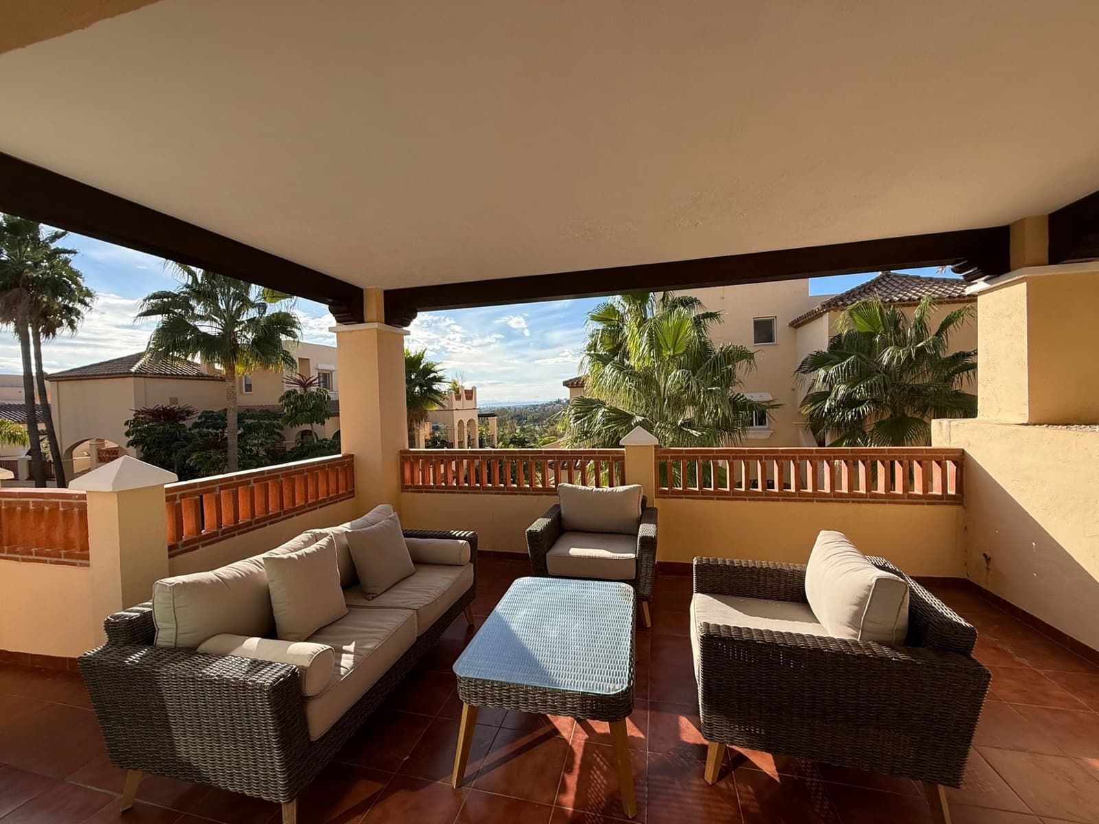 3 slaapkamer Appartement te huur in Estepona met zwembad garage - € 3.000 (Ref: 9490967)