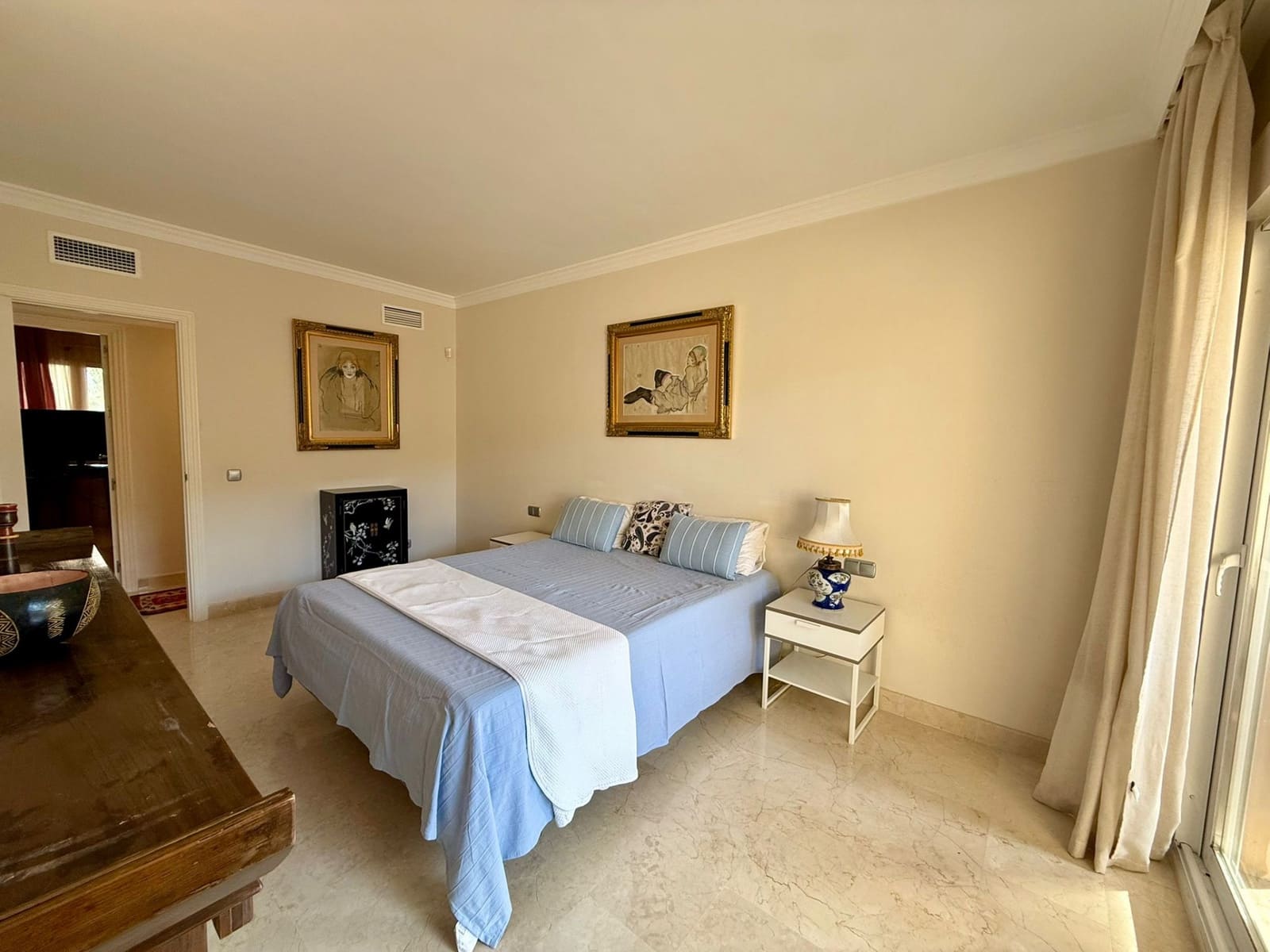 3 slaapkamer Appartement te huur in Estepona met zwembad garage - € 3.000 (Ref: 9490967)