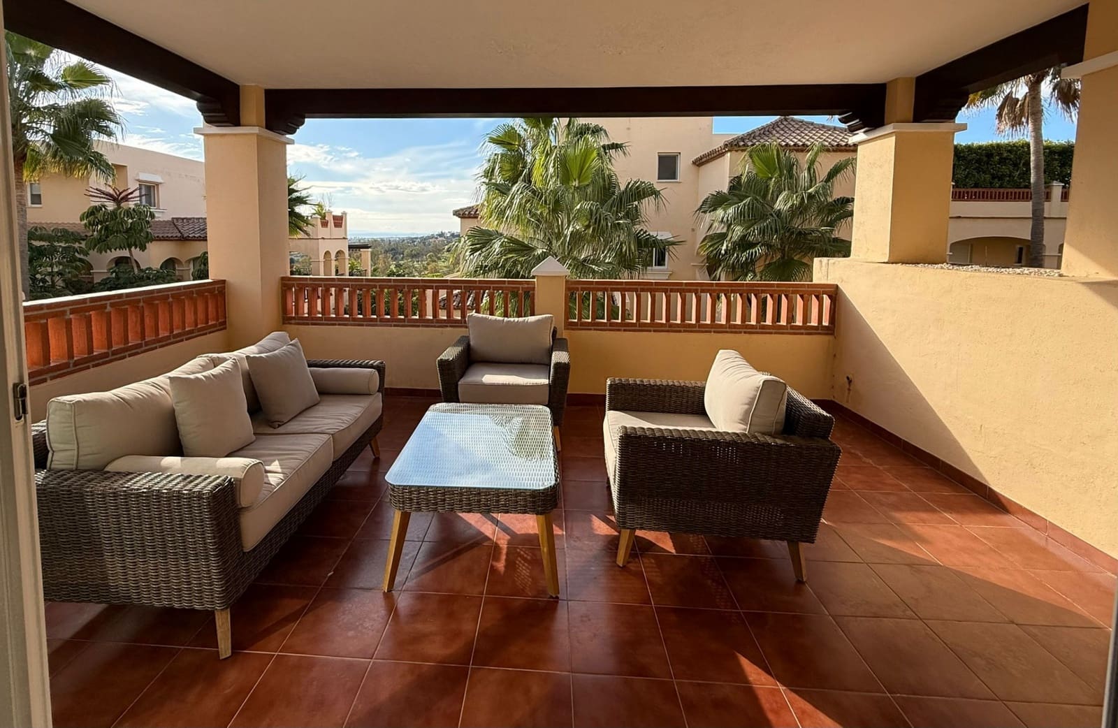 3 slaapkamer Appartement te huur in Estepona met zwembad garage - € 3.000 (Ref: 9490967)