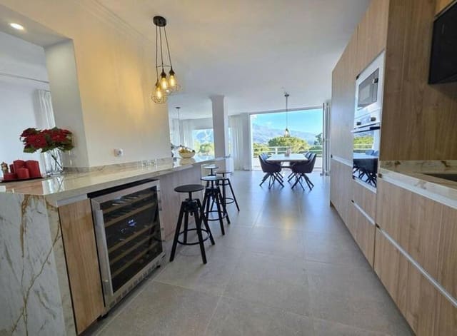 3 quarto Apartamento para venda em Los Naranjos, Marbella com piscina garagem - 749 000 € (Ref: 9490968)