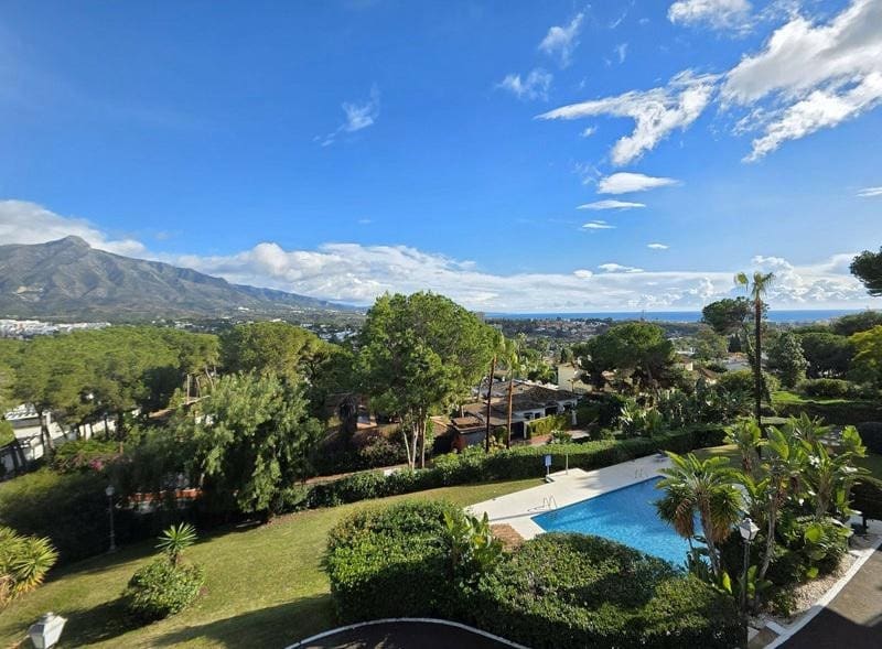 3 quarto Apartamento para venda em Nueva Andalucia com piscina garagem - 749 000 € (Ref: 9490968)