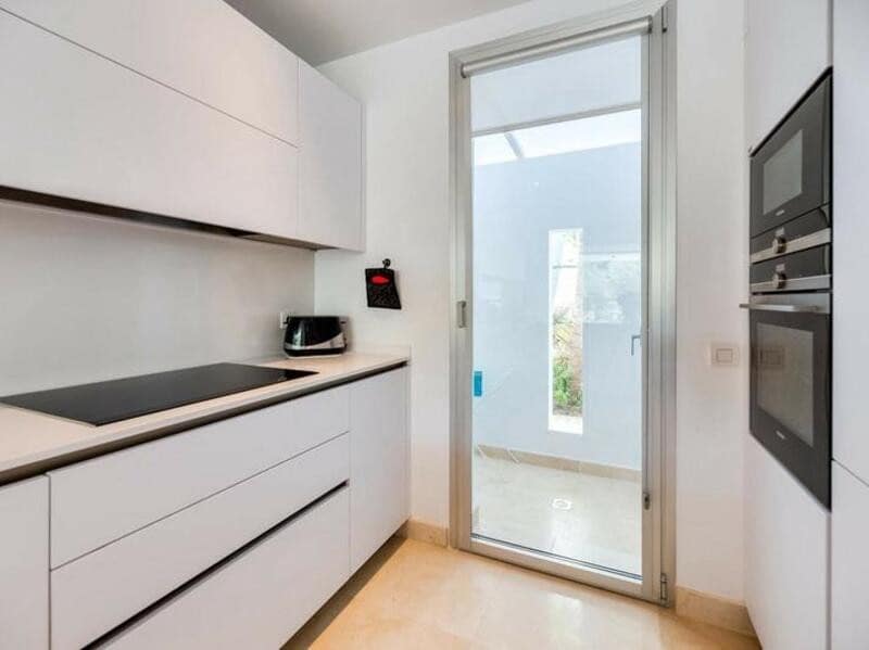 4 soverom Hus til leie i Marbella med svømmebasseng garasje - € 5 000 (Ref: 9494140)