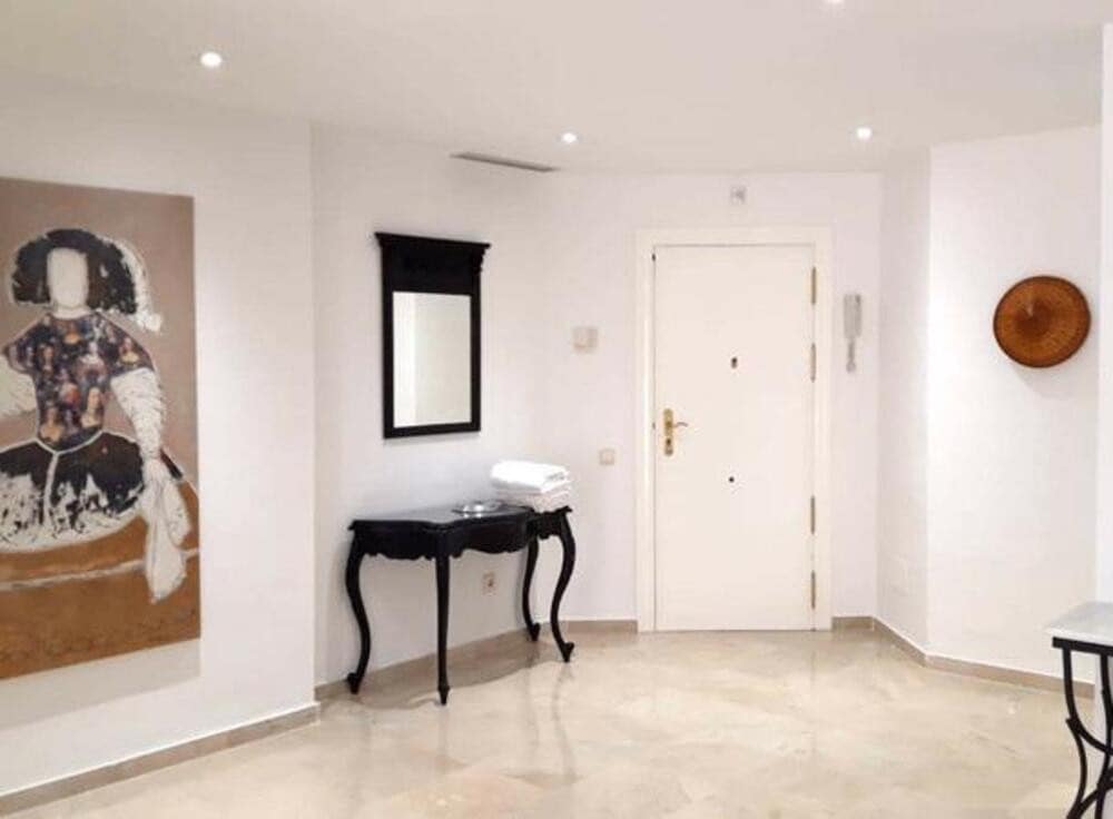 3 soverom Leilighet til leie i Marbella med svømmebasseng garasje - € 2 500 (Ref: 9494143)