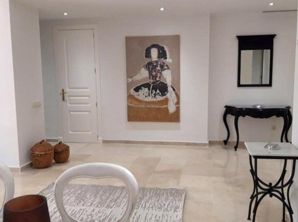 3 soverom Leilighet til leie i Marbella med svømmebasseng garasje - € 2 500 (Ref: 9494143)