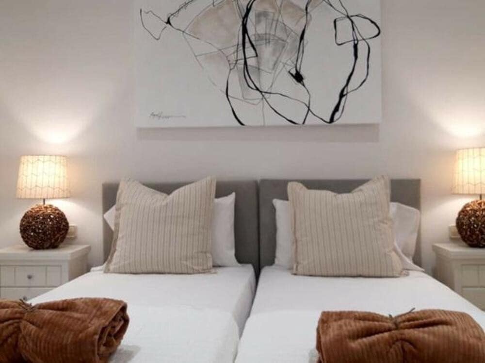 3 soverom Leilighet til leie i Marbella med svømmebasseng garasje - € 2 500 (Ref: 9494143)