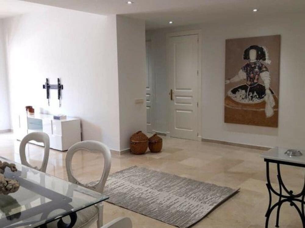 3 soverom Leilighet til leie i Marbella med svømmebasseng garasje - € 2 500 (Ref: 9494143)