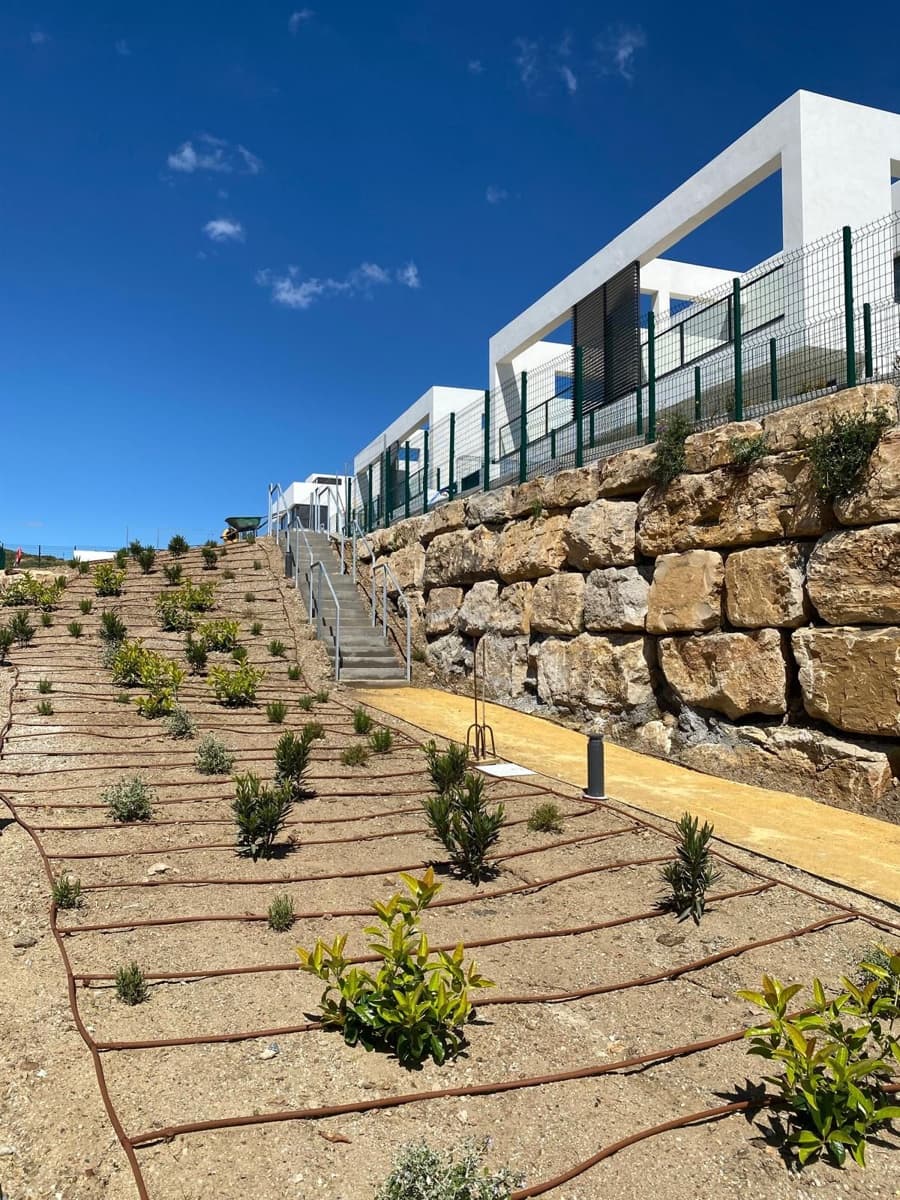 3 bedroom Semi-detached Villa for rent in Riviera del Sol with pool garage - € 5,000 (Ref: 9496658)