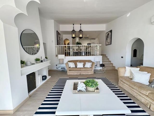3 quarto Moradia para arrendar em El Rosario, Marbella com piscina garagem - 3 900 € (Ref: 9496659)