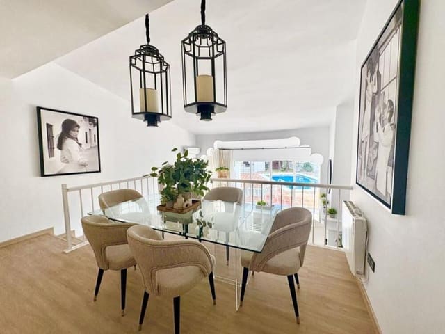 3 quarto Moradia para arrendar em El Rosario, Marbella com piscina garagem - 3 900 € (Ref: 9496659)