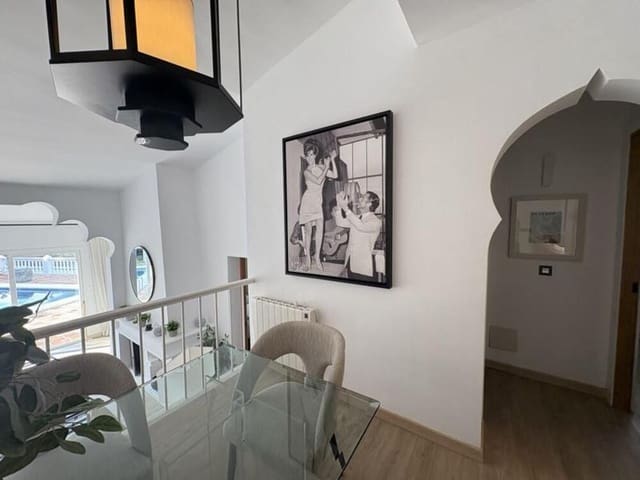 3 quarto Moradia para arrendar em El Rosario, Marbella com piscina garagem - 3 900 € (Ref: 9496659)