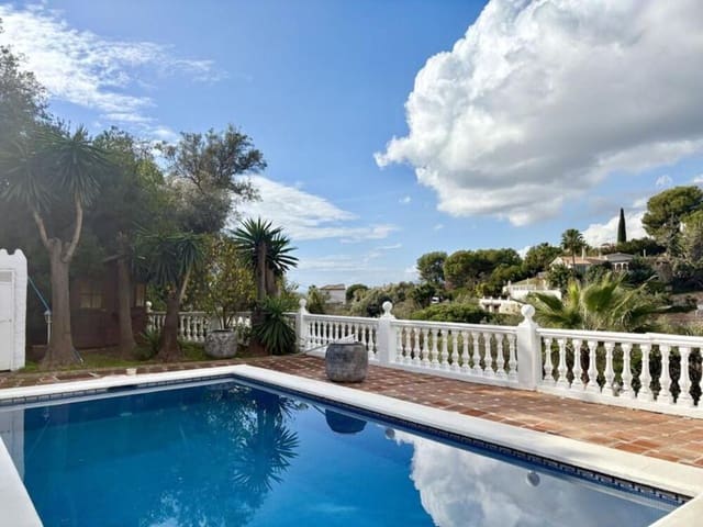 3 quarto Moradia para arrendar em El Rosario, Marbella com piscina garagem - 3 900 € (Ref: 9496659)
