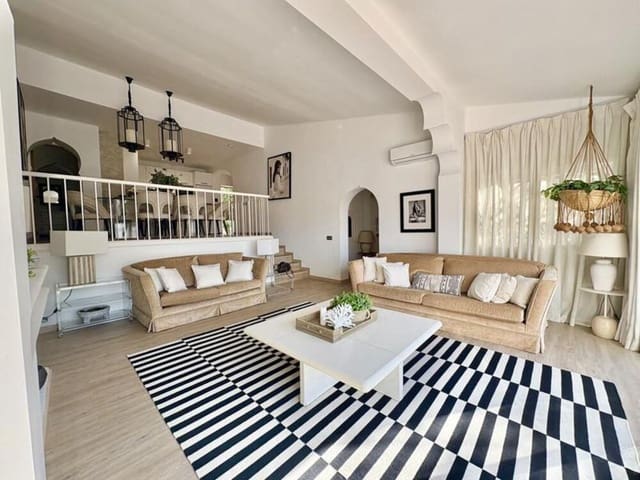 3 quarto Moradia para arrendar em El Rosario, Marbella com piscina garagem - 3 900 € (Ref: 9496659)