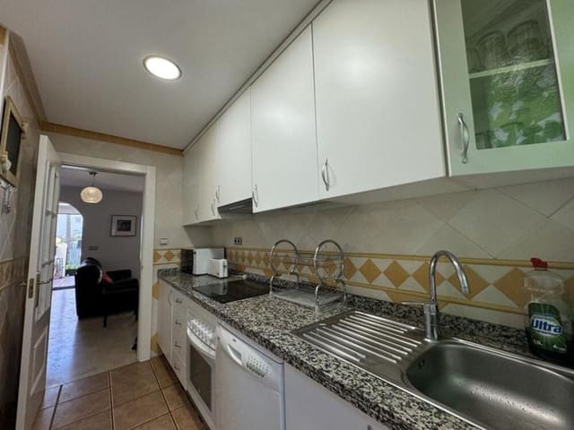 3 quarto Casa em Banda para arrendar em Las Chapas, Marbella com piscina garagem - 2 300 € (Ref: 9496660)