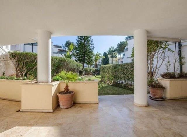 3 soverom Kjedet enebolig til salgs i El Velerín, Estepona med svømmebasseng garasje - € 650 000 (Ref: 9498890)