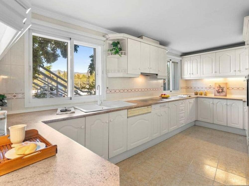 3 soverom Kjedet enebolig til salgs i Estepona med svømmebasseng garasje - € 650 000 (Ref: 9498890)