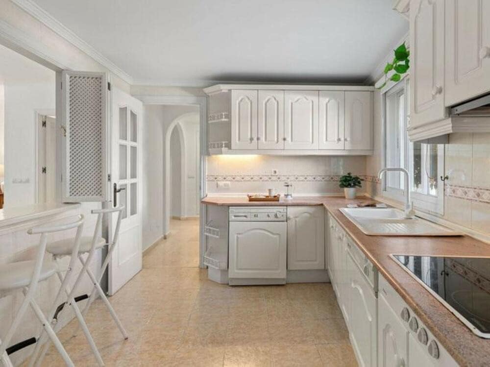 3 soverom Kjedet enebolig til salgs i Estepona med svømmebasseng garasje - € 650 000 (Ref: 9498890)