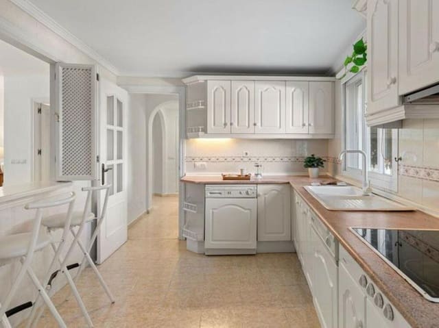 3 soverom Kjedet enebolig til salgs i El Velerín, Estepona med svømmebasseng garasje - € 650 000 (Ref: 9498890)