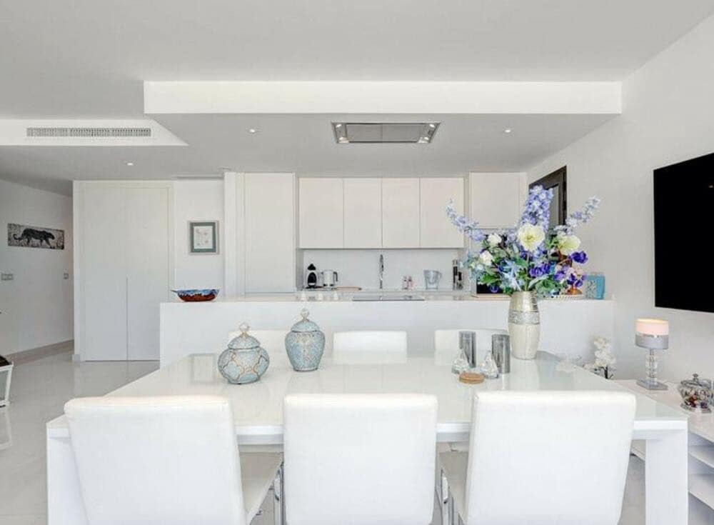 3 sypialnia Apartament do wynajęcia w New Golden Mile z basenem garażem - 3 500 € (Ref: 9500958)