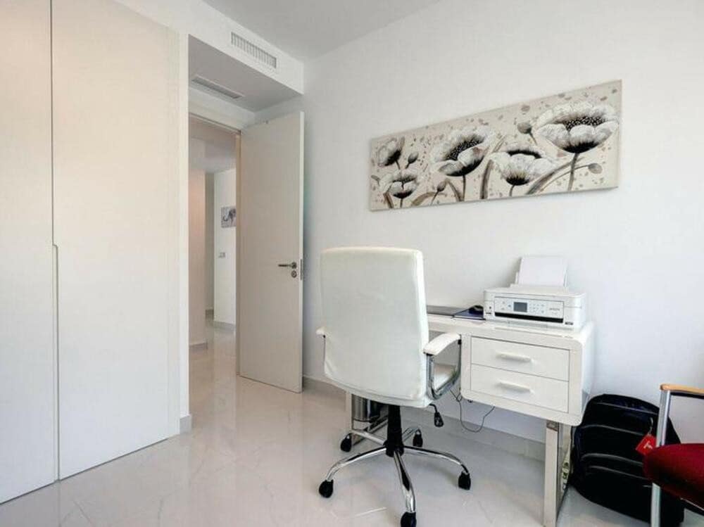 3 sypialnia Apartament do wynajęcia w New Golden Mile z basenem garażem - 3 500 € (Ref: 9500958)