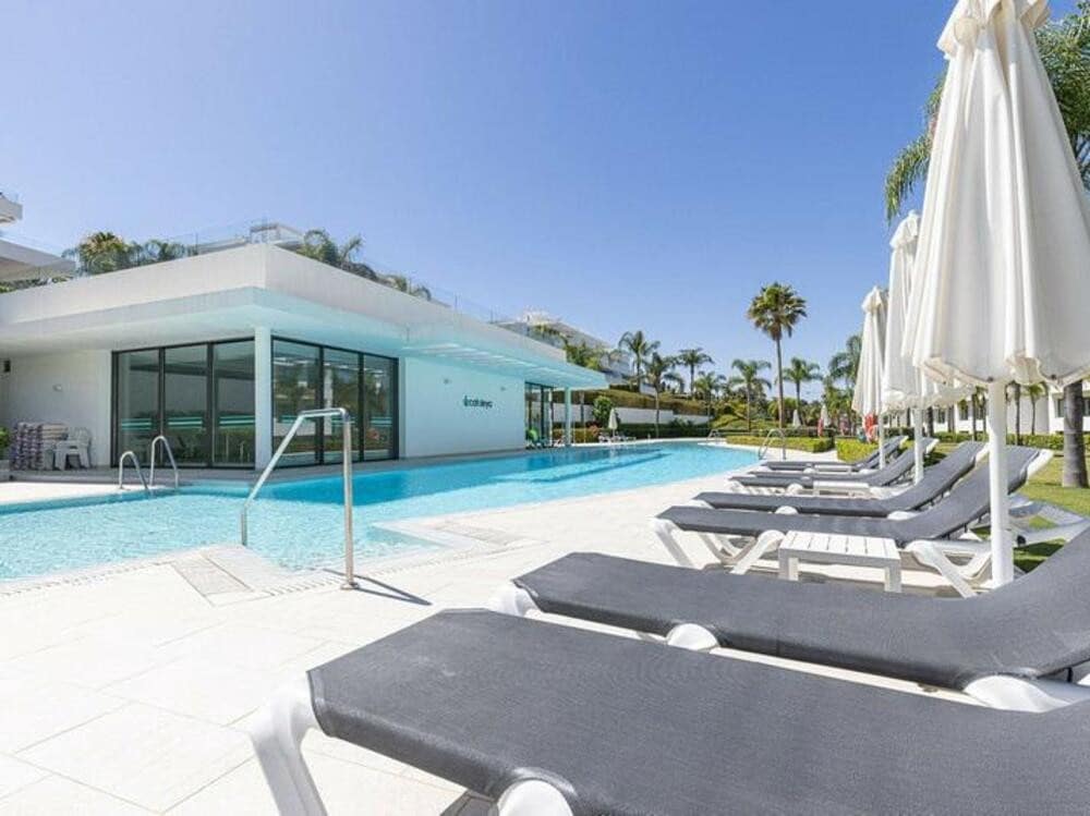 3 sypialnia Apartament do wynajęcia w New Golden Mile z basenem garażem - 3 500 € (Ref: 9500958)