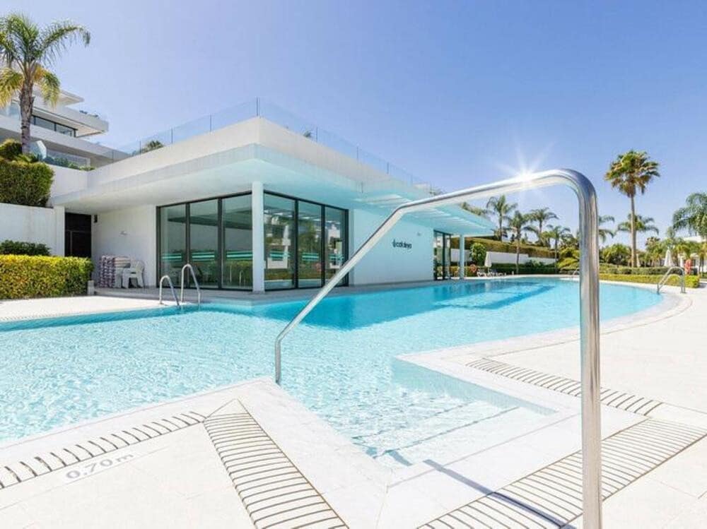 3 sypialnia Apartament do wynajęcia w New Golden Mile z basenem garażem - 3 500 € (Ref: 9500958)