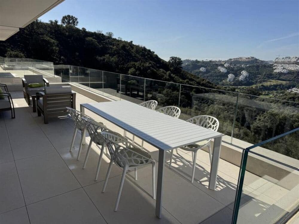 2 soveværelse Lejlighed til leje i Benahavis med swimmingpool - € 4.000 (Ref: 9500959)