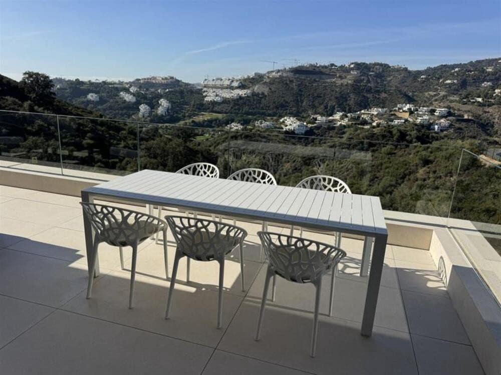 2 soveværelse Lejlighed til leje i Benahavis med swimmingpool - € 4.000 (Ref: 9500959)