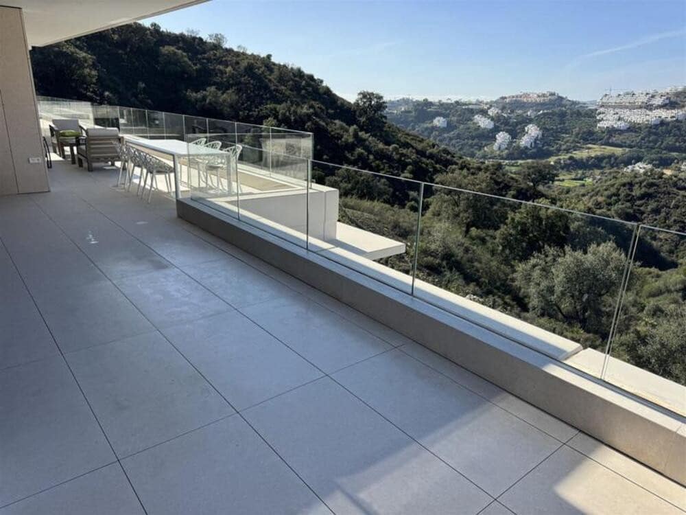 2 soveværelse Lejlighed til leje i Benahavis med swimmingpool - € 4.000 (Ref: 9500959)