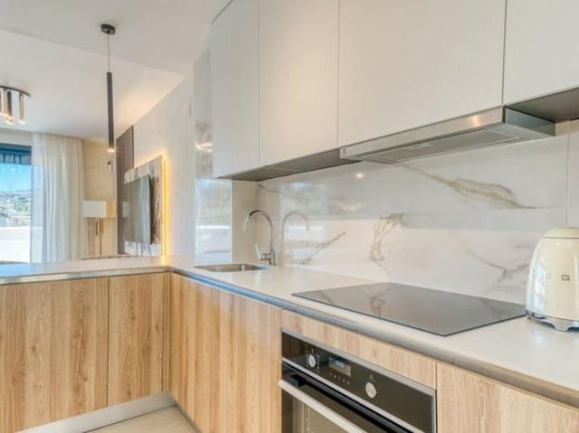 3 soverom Hus til salgs i Nueva Atalaya, Estepona med svømmebasseng garasje - € 675 000 (Ref: 9503694)