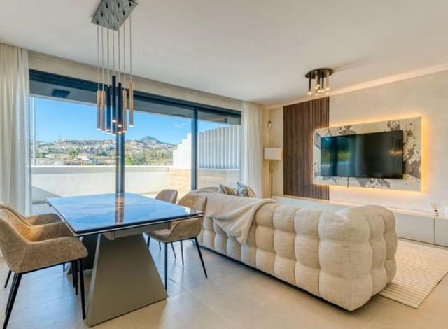 3 sypialnia Dom na sprzedaż w Nueva Atalaya, Estepona z basenem garażem - 735 000 € (Ref: 9503694)