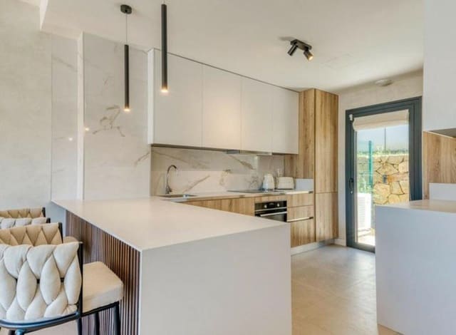 3 sypialnia Dom na sprzedaż w Nueva Atalaya, Estepona z basenem garażem - 735 000 € (Ref: 9503694)
