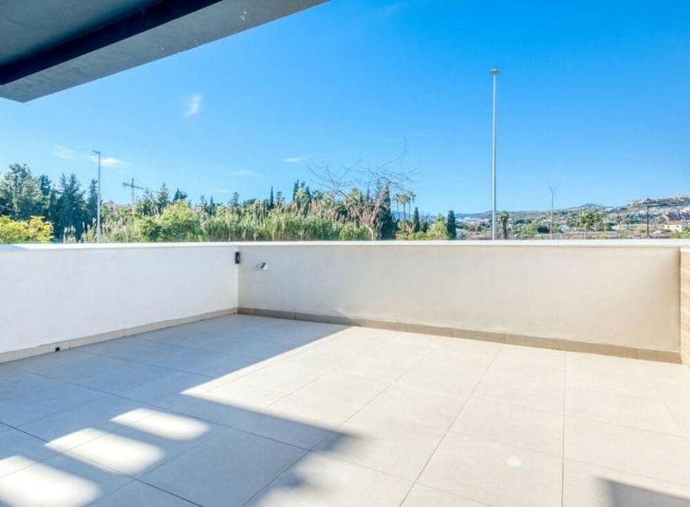 3 bedroom Townhouse for rent in New Golden Mile with pool garage - € 6,000 (Ref: 9503695)