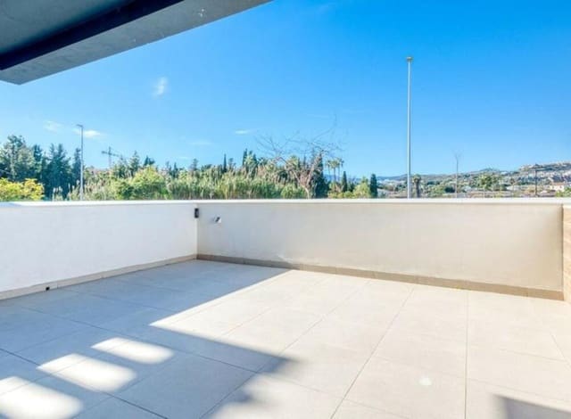 3 soveværelse Byhus til leje i Nueva Atalaya, Estepona med swimmingpool garage - € 6.000 (Ref: 9503695)