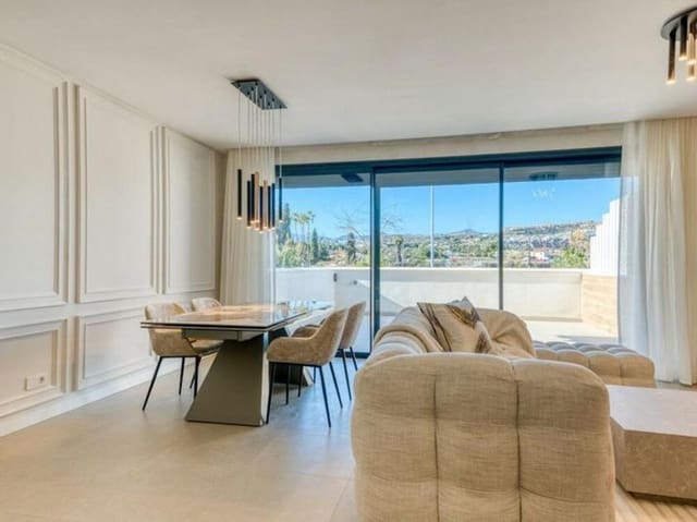 3 soveværelse Byhus til leje i Nueva Atalaya, Estepona med swimmingpool garage - € 6.000 (Ref: 9503695)