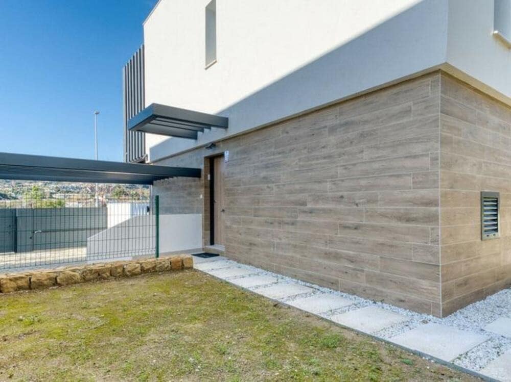 3 bedroom Townhouse for rent in New Golden Mile with pool garage - € 6,000 (Ref: 9503695)