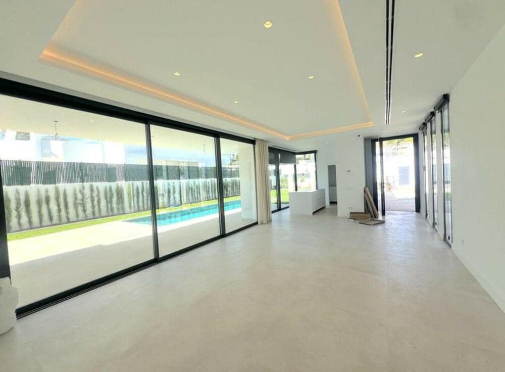 5 soverom Villa til salgs i Estepona med svømmebasseng garasje - € 2 000 000 (Ref: 9503696)