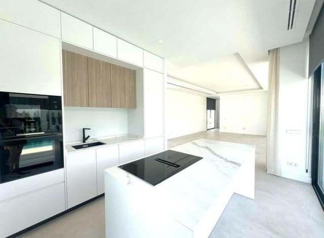 5 soverom Villa til salgs i Nueva Atalaya, Estepona med svømmebasseng garasje - € 2 000 000 (Ref: 9503696)